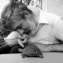 Michael Ende mit Schildkröte © piper.de